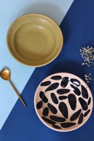 army-green-pebble-pasta-plate