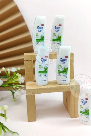 miniature-head-shoulders-shampoo-bottles