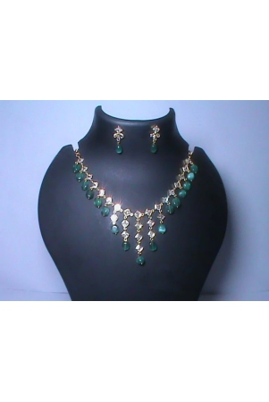 stunning-emerald-and-diamond-necklace-set-in-14k-white-gold