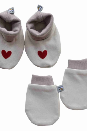 cream-bootie-printed-with-heartmitten-set-100-cotton-interlock