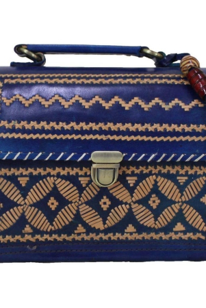 garvi-gurjari-a-gujarat-govt-enterprise-handcrafted-kutchi-leather-sling-box-bag-ggcmlbb11