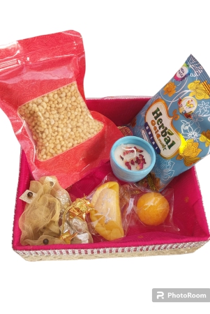 PRERUP  customized gift holy hamper 1