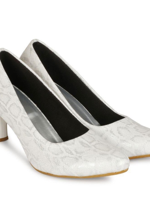 ishransh-white-womens-pumps-heels-none