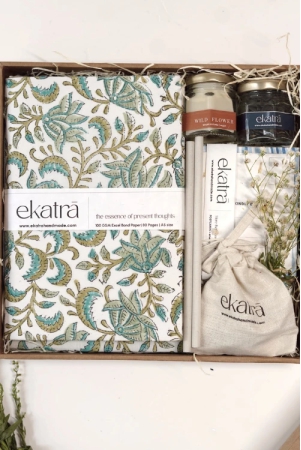 sustainable-thoughtful-hamper-by-ekatra-green-floral