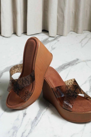 the-short-cross-platform-heel-sandals-brown