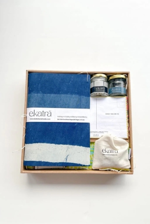 sustainable-thoughtful-hamper-by-ekatra-indigo-stripes