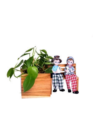 the-wooden-bench-with-couple-figurine-planter