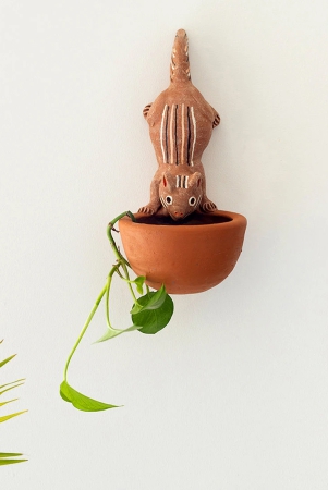 Squeaking Squirrel Wall Planter Pot In Terracotta (11.4 Inch, Hand-Painted)