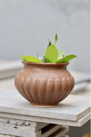 brown-kalash-planter-single