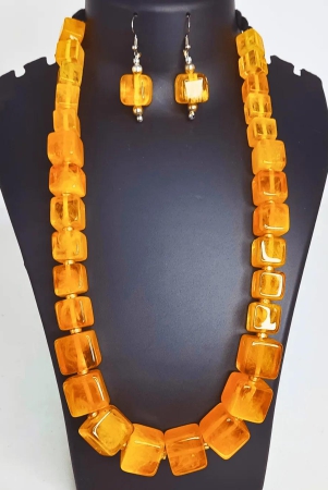 sugar-cube-yellow-beaded-necklace