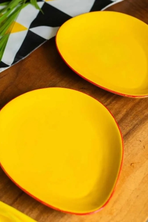 pebble-dinner-plate-set-of-2-sunny-yellow