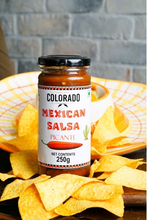 mexican-salsa-picante-spicy-salsa-glass