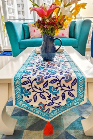 continual-floral-table-runner