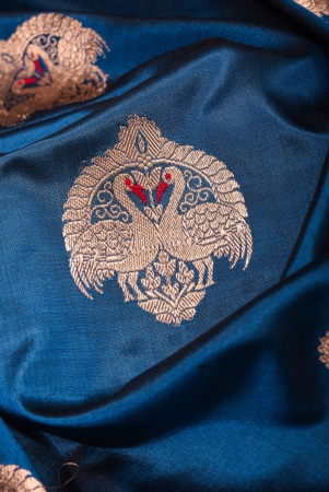 swan-butta-shikaargah-banarasi-meenakari-saree-in-blue-and-red-silk-mark-certified