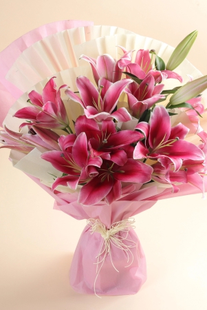 6-beautiful-pink-oriental-lilies-bouquet