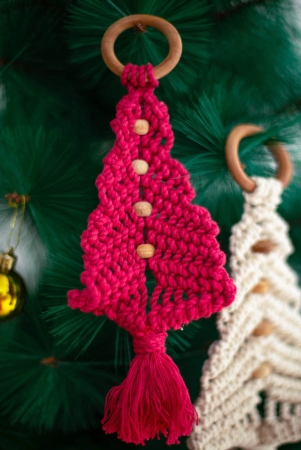 macrame-christmas-tree-red-and-white-single-piece-red