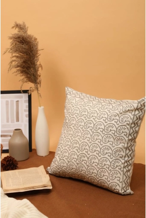 Cocoa Motif Cushion Cover