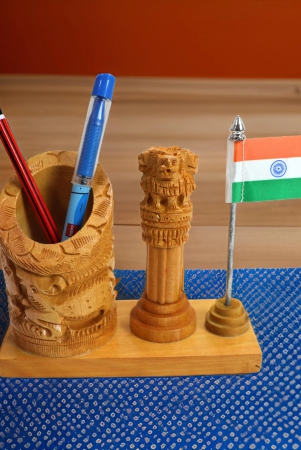 pen-stand-ashoka-piller-flag-5