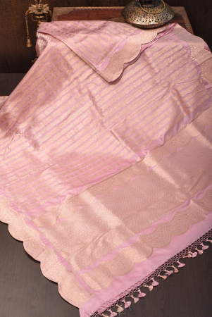 unique-scalloped-borders-pure-brocade-banarasi-katan-silk-saree-in-light-pink-silk-mark-certified