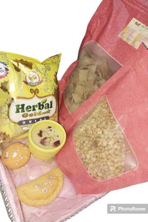 PRERUP customized gift holi hamper 2