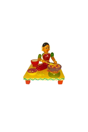 etikoppaka-handicrafts-wooden-lady-selling-tiffins