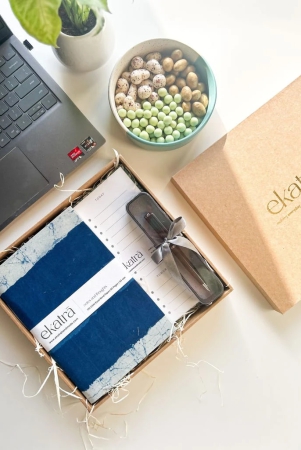 sustainable-productivity-gift-hamper-by-ekatra-indigo-stripes