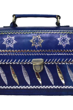 garvi-gurjari-a-gujarat-govt-enterprise-handcrafted-kutchi-leather-sling-box-bag-ggcmlbb15