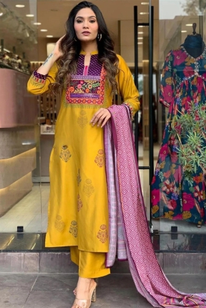 women-embroidered-straight-kurta-set-with-dupatta-xl