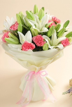 mixed-lilies-and-carnations-bouquet