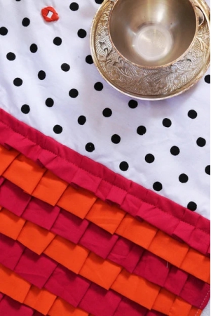 bw-polka-table-runner