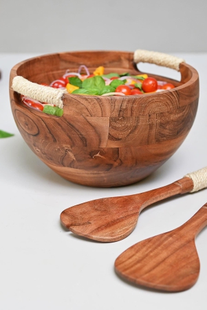 wood-salad-bowl-with-spoon-fork