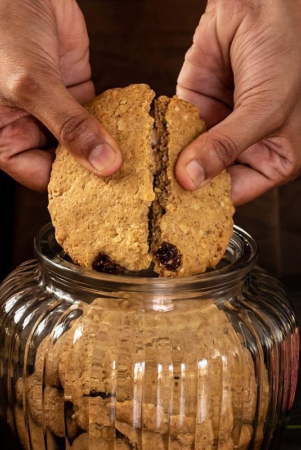 oat-raisin-cookies