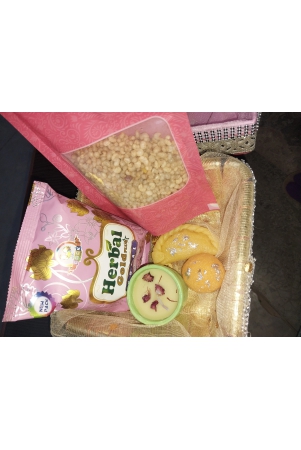 PRERUP customized gift holi hamper4