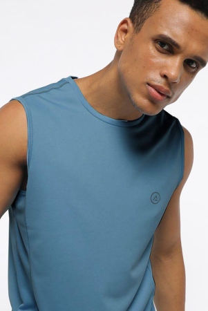 Men Light Blue Textured Sleeveless Sports T-shirt