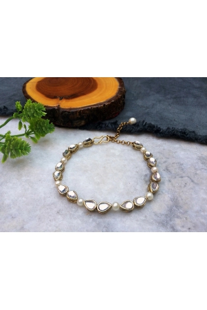 drop-kundan-and-pearl-bracelet