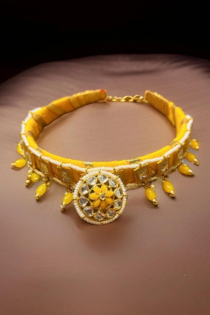 aanandita-golden-designer-hair-band-yellow