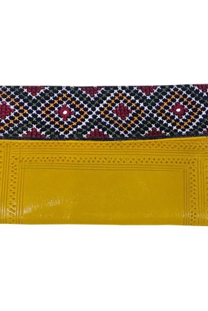 garvi-gurjari-a-gujarat-govt-enterprise-handcrafted-womens-kutchi-leather-wallet-with-embroidery-ggchelw02