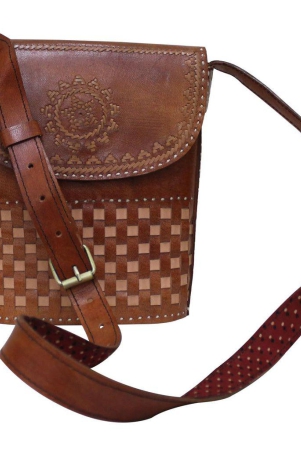 garvi-gurjari-a-gujarat-govt-enterprise-handcrafted-kutchi-leather-balti-sling-bagggcmlbb21