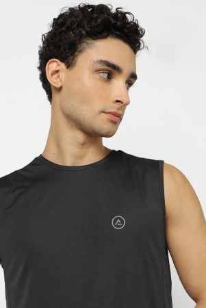 Men Black Textured Sleeveless Sports T-shirt