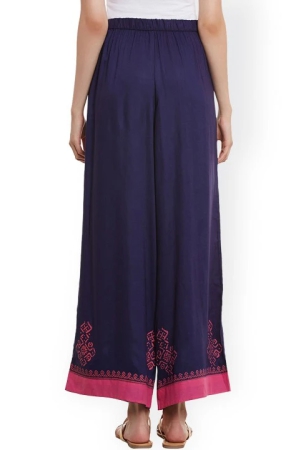 women-navy-blue-printed-relaxed-fit-palazzo-trousers