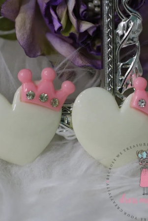 heart-with-crown-white