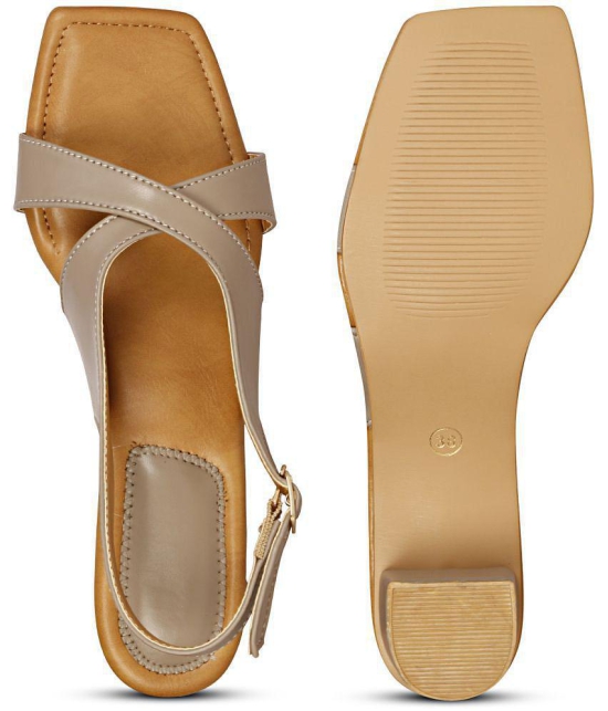 Commander Shoes Camel Womens Sandal Heels - None