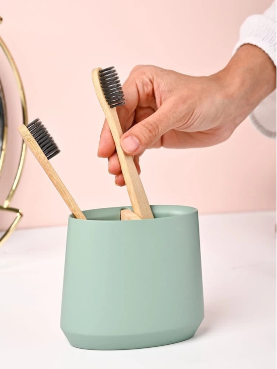 VON CASA Green Polyresin Toothbrush Holder