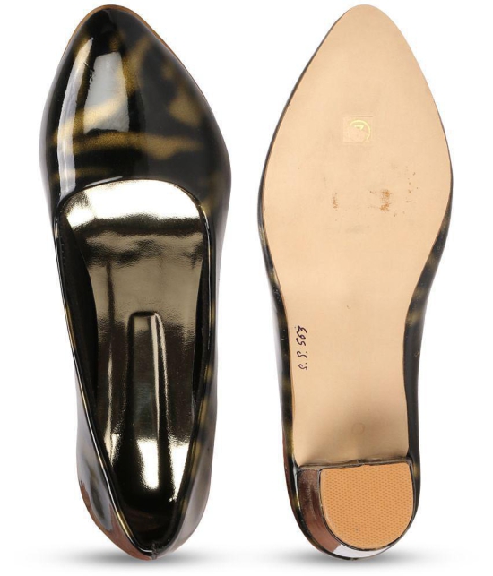 Commander - Gold Women''s Pumps Heels - None