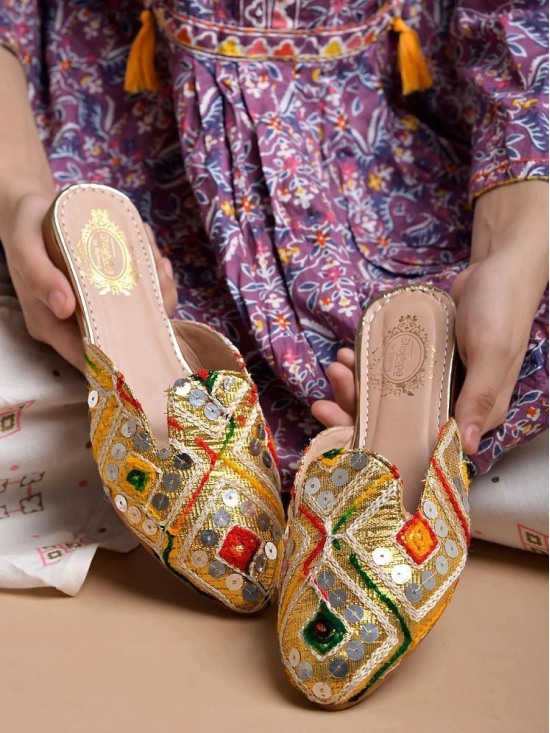 Shoetopia Gold Womens Flats - None