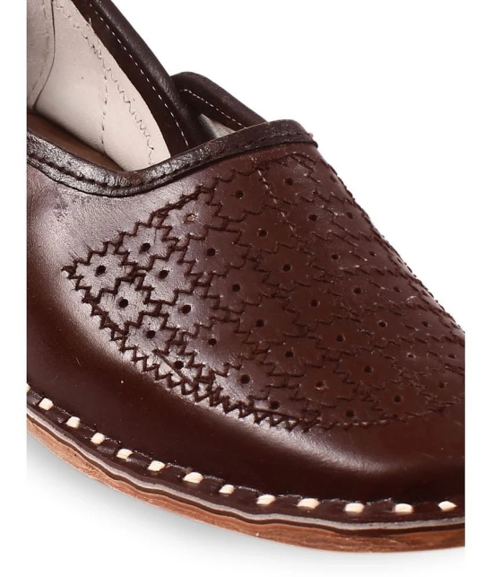 Apratim Brown Mens Jutti - None