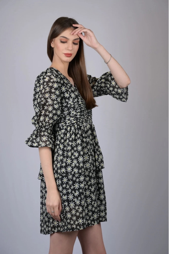 OWO THE LABEL Black star print fit & flare dress (OTL-DRS1003)-Black / M