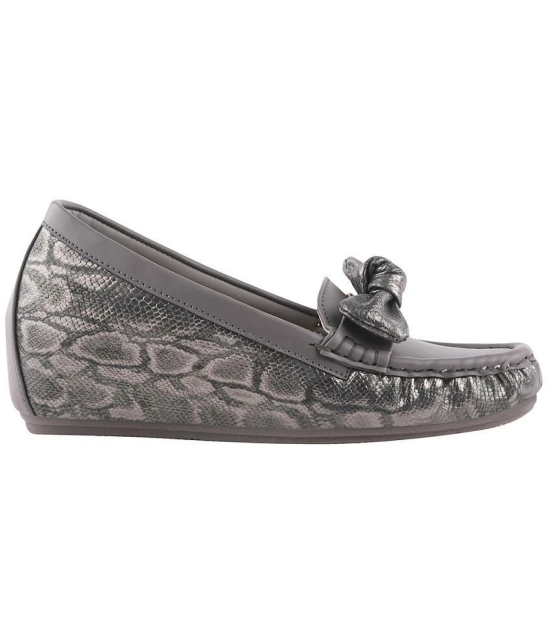 Shoetopia Light Grey Womens Loafers - None