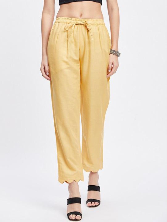 Women Straight Fit Mid-Rise Casual Flat-Front Trousers