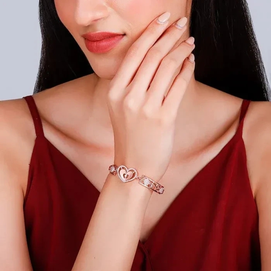 Anushka Sharma Rose Gold Dreamy Love Heart Bracelet